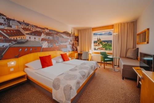 Кровать или кровати в номере Cosmopolitan Bobycentrum - Czech Leading Hotels