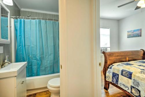een badkamer met een bed, een toilet en een wastafel bij Coastal Escape Bayfront Home with Dock and Views 