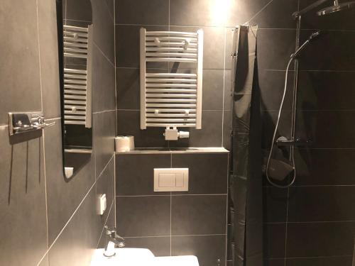 Phòng tắm tại Hotel Adam