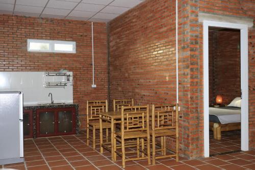 Kuchyň nebo kuchyňský kout v ubytování Nguyet Que Homestay & Tours