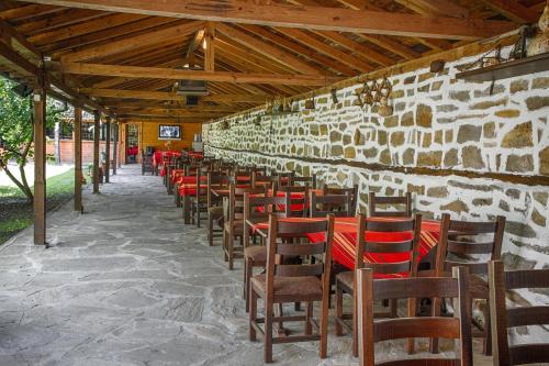 Arbanashki Han Hotelcomplex — Restaurant/places to eat