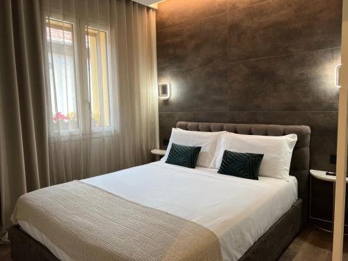 Ένα ή περισσότερα κρεβάτια σε δωμάτιο στο DR54 Apartments