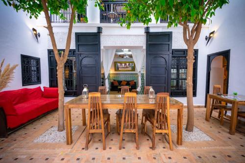 Riad Ajmal tesisinde bir restoran veya yemek mekanı