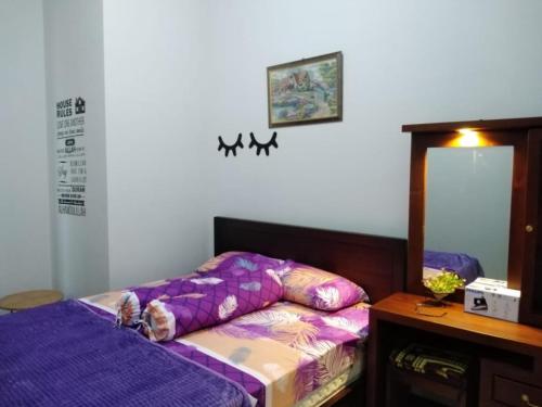 Кровать или кровати в номере Family Villa Syariah C-37 Batu