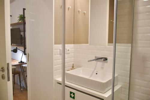 Apartamento central, junto a Praça da Batalha - APT F