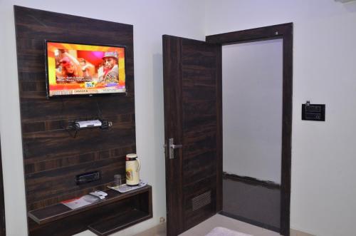 TV in/ali zabaviščno središče v nastanitvi The Great Anjali Mahal