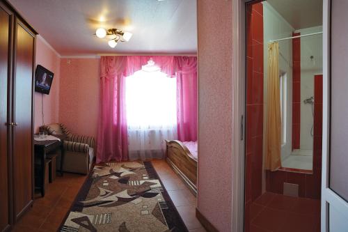 Postel nebo postele na pokoji v ubytování Monte-Kristo Hotel