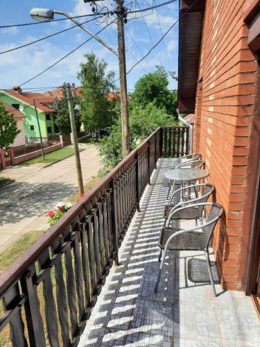 Un balcón o terraza de Royal Rose smeštaj