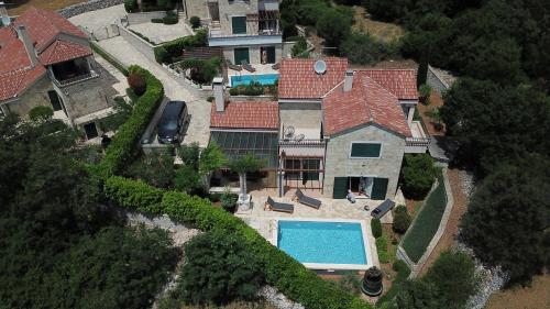 Πισίνα στο ή κοντά στο Villa Luči