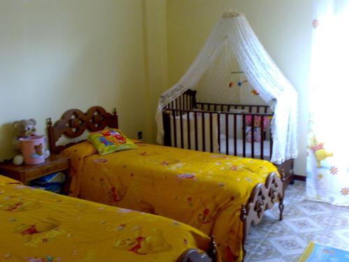 a childs bedroom with two beds and a crib at Apartment Angioletta in Manfredonia