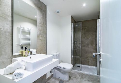Koupelna v ubytování INF32L- Modern city apartment, families only