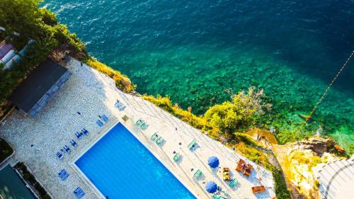 an aerial view of a swimming pool next to the water at Villa Amos at Aquamarine Residence in Vlorë