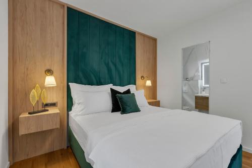 Ένα ή περισσότερα κρεβάτια σε δωμάτιο στο 5-6 Luxury Apartments L&L Tucepi - 100m from the beach