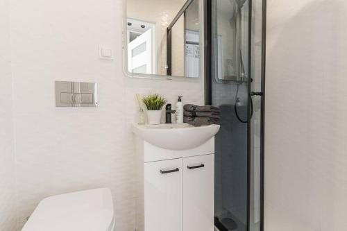 Kúpeľňa v ubytovaní Uroczy apartament 2 pokoje - 10 min do morza!