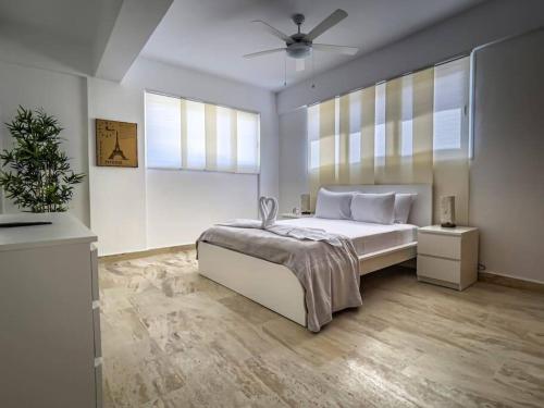 Postel nebo postele na pokoji v ubytování Lovely Beachview Playa Laguna