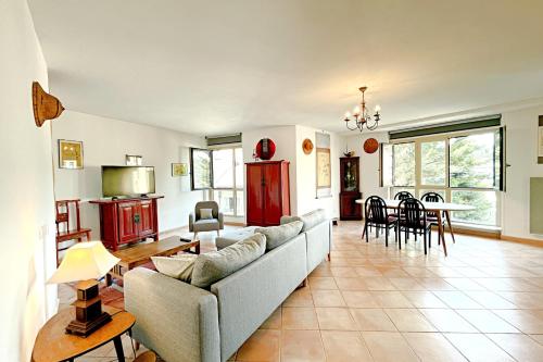 Charmant 110m avec BALCON au CENTRE vieille-ville