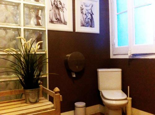 a bathroom with a toilet and some drawings on the wall at Casa del Mediterraneo in Barcelona
