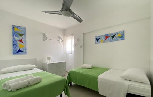 Ένα ή περισσότερα κρεβάτια σε δωμάτιο στο Maresole apartments - direttamente sul mare
