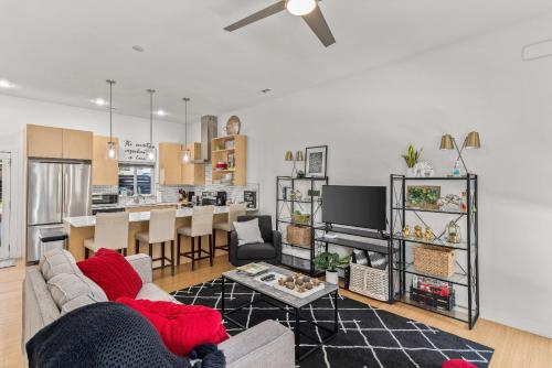 Condo on College Close to University & Razorback Stadium