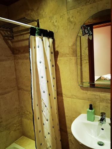 a bathroom with a shower curtain and a sink at Quinta do Vale Encantado "the Valley" - Santarém - Portugal in Calhariz
