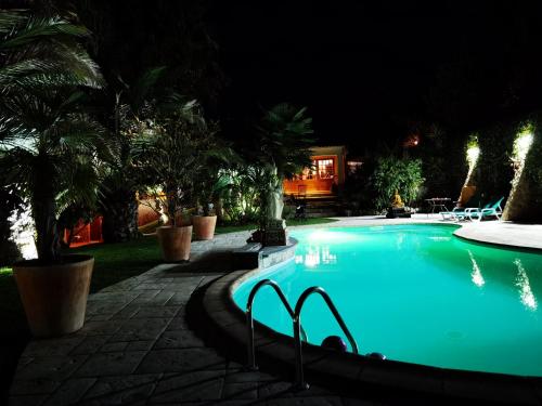 a swimming pool lit up at night at Quinta do Vale Encantado "the Valley" - Santarém - Portugal in Calhariz