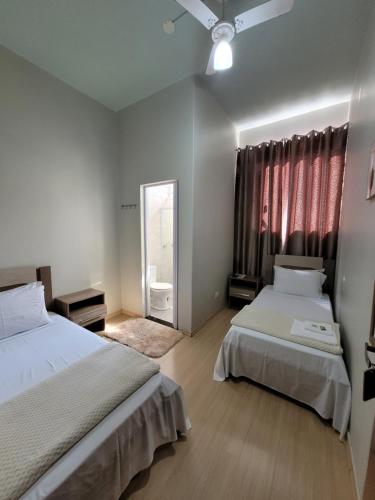 Postel nebo postele na pokoji v ubytování Hotel Hiperion Maringá
