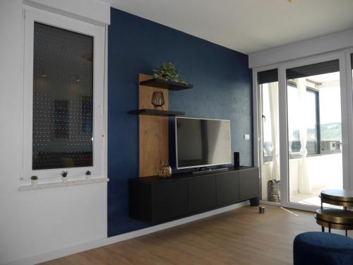 "Mon ami"apartment with garden, HOT TUB and free parking