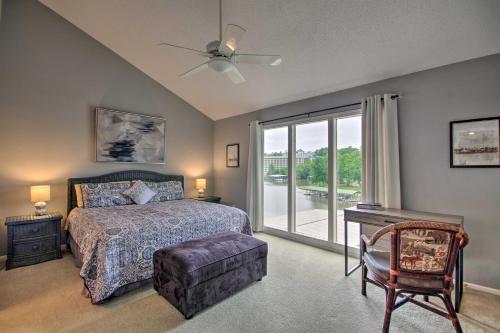 Postel nebo postele na pokoji v ubytování 2 Mi to Margaritaville Resort Lake-View Retreat!