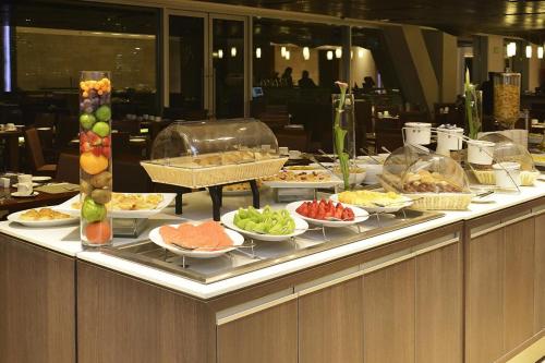 Makanan di atau berdekatan hotel