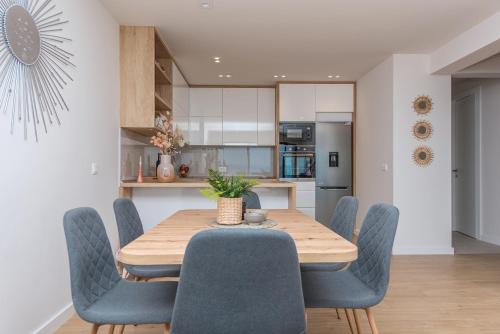 Luxury Apartment LEMON Sea & City view