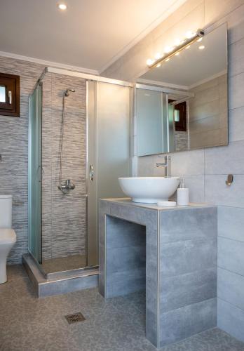 a bathroom with a sink and a shower at Exochiko Kalamitsi in Kalamitsi