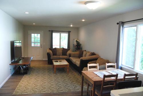 a living room with a couch and a table at Hoosier Inn- Indiana University in Bloomington