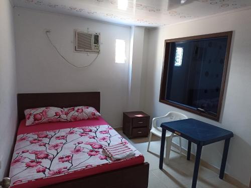 Ένα ή περισσότερα κρεβάτια σε δωμάτιο στο Hostal Apartamentos Delgado