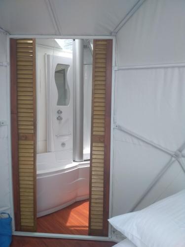 a bathroom with a bath tub and a shower at Glamping Wayra in Guatavita