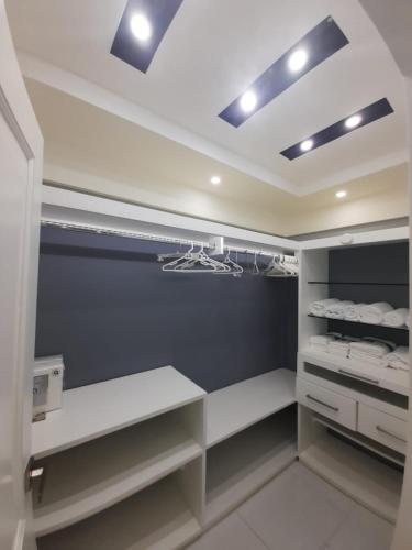 a walk in closet with white and blue walls at Hermoso apartamento Residencial madera I in Santiago de los Caballeros