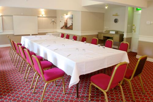 Gallery image of Potters Heron Hotel in Romsey
