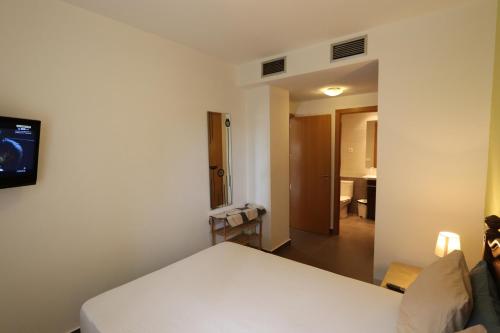 Ein Bett oder Betten in einem Zimmer der Unterkunft Aguilas Residencial El Cedro BIF2