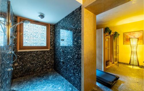a bathroom with a shower with a glass wall at Nice Home In Albisano With Sauna in Albisano