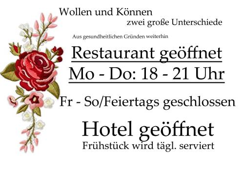 Un volantino per un matrimonio in vista con un fiore rosso di Gasthof Pension Altwirt a Sachsenkam