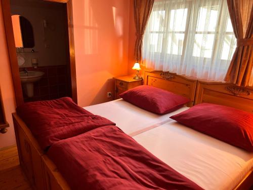 two twin beds in a bedroom with a window at Panský dům - Jizerka in Jizerka
