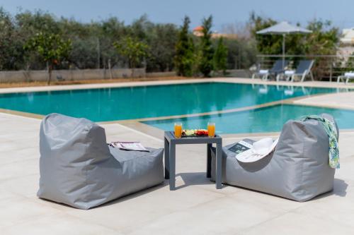 Bazén v ubytování Destino Luxury Apts nebo v jeho okolí