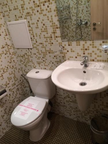 Ванная комната в Family Hotel Dalis