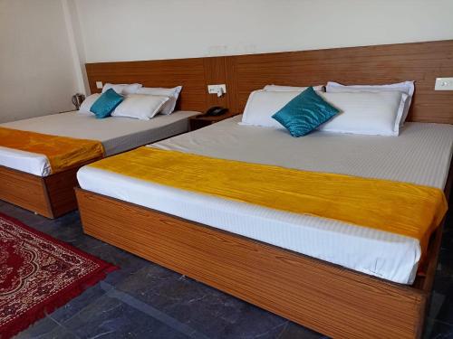 two beds sitting next to each other in a room at Maavaa Dreamland in Lansdowne