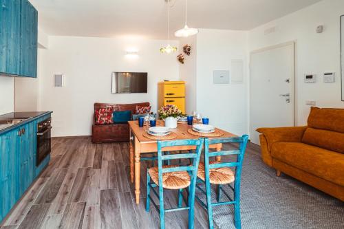 Da Riva Apartment Sea View - Houseaにあるキッチンまたは簡易キッチン
