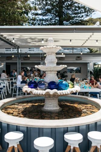 Un restaurante u otro lugar para comer en The Patonga Hotel