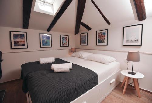 Old Town Rooms 1