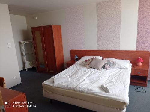 Cama ou camas em um quarto em Kryształowa Przystań