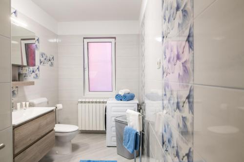 Et badeværelse på VIP Apartment Kavo