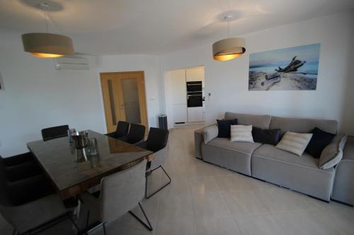Four bedroom Beach House Amaya Medulin