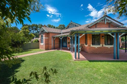 Live Like a Mudgee Local in a Prime Location at Cavalo